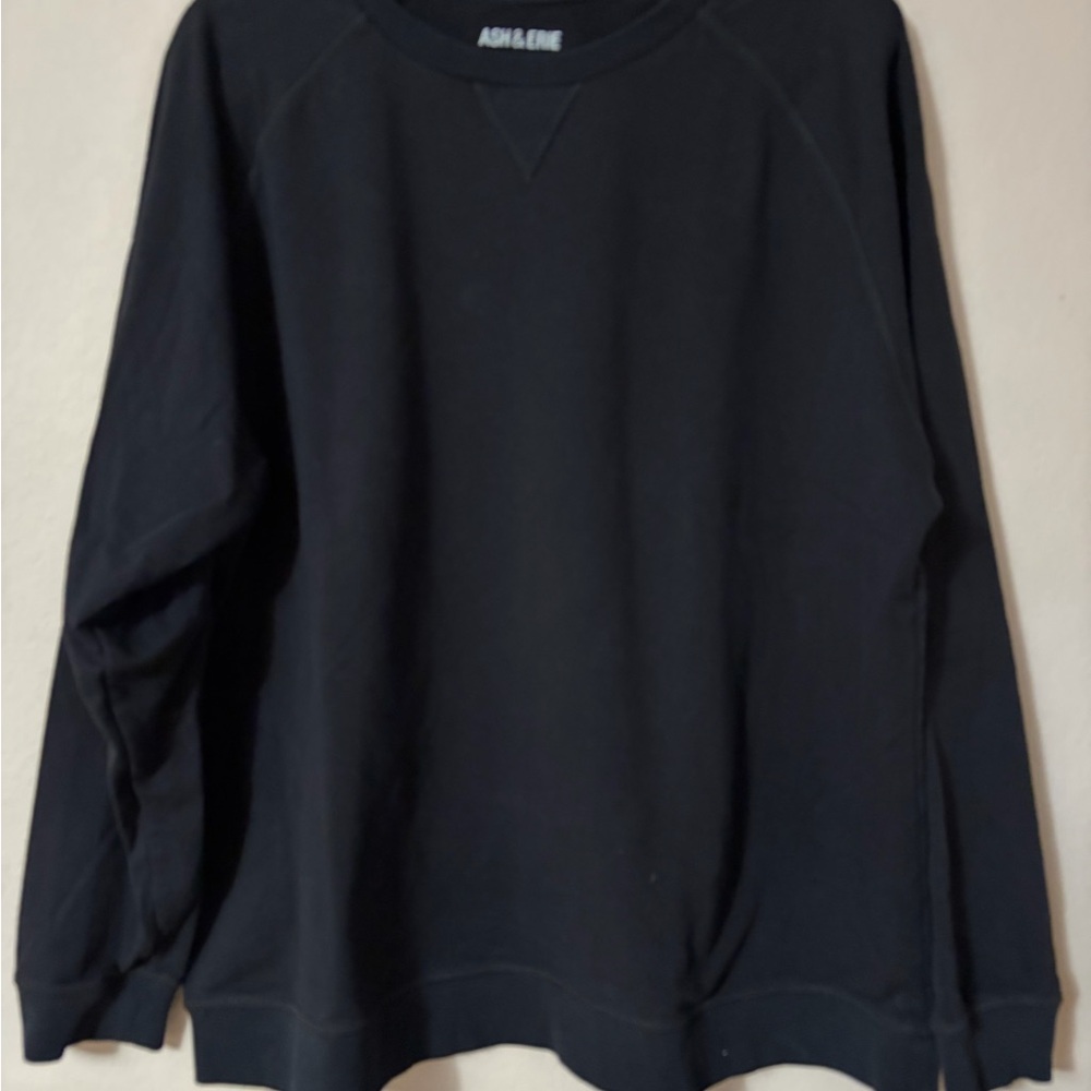 Ash & Erie Men's Classic Black long sleeved, Crewneck Sweatshirt premium.‎